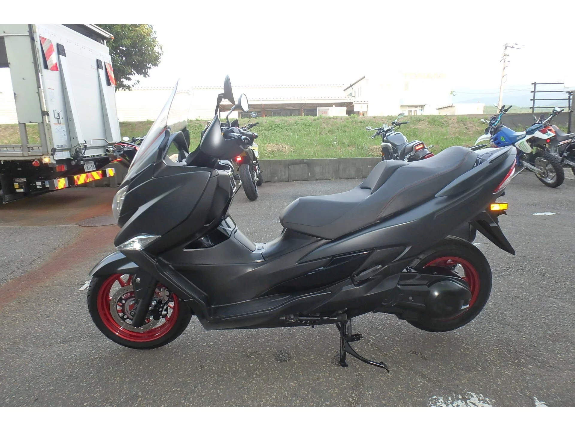 Suzuki BURGMAN 400 ABS  с аукциона в Японии