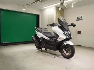 Honda  FORZA -6