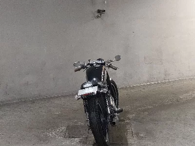 Yamaha SR400-1