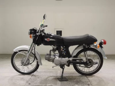 Мотоцикл из Японии Honda CD50