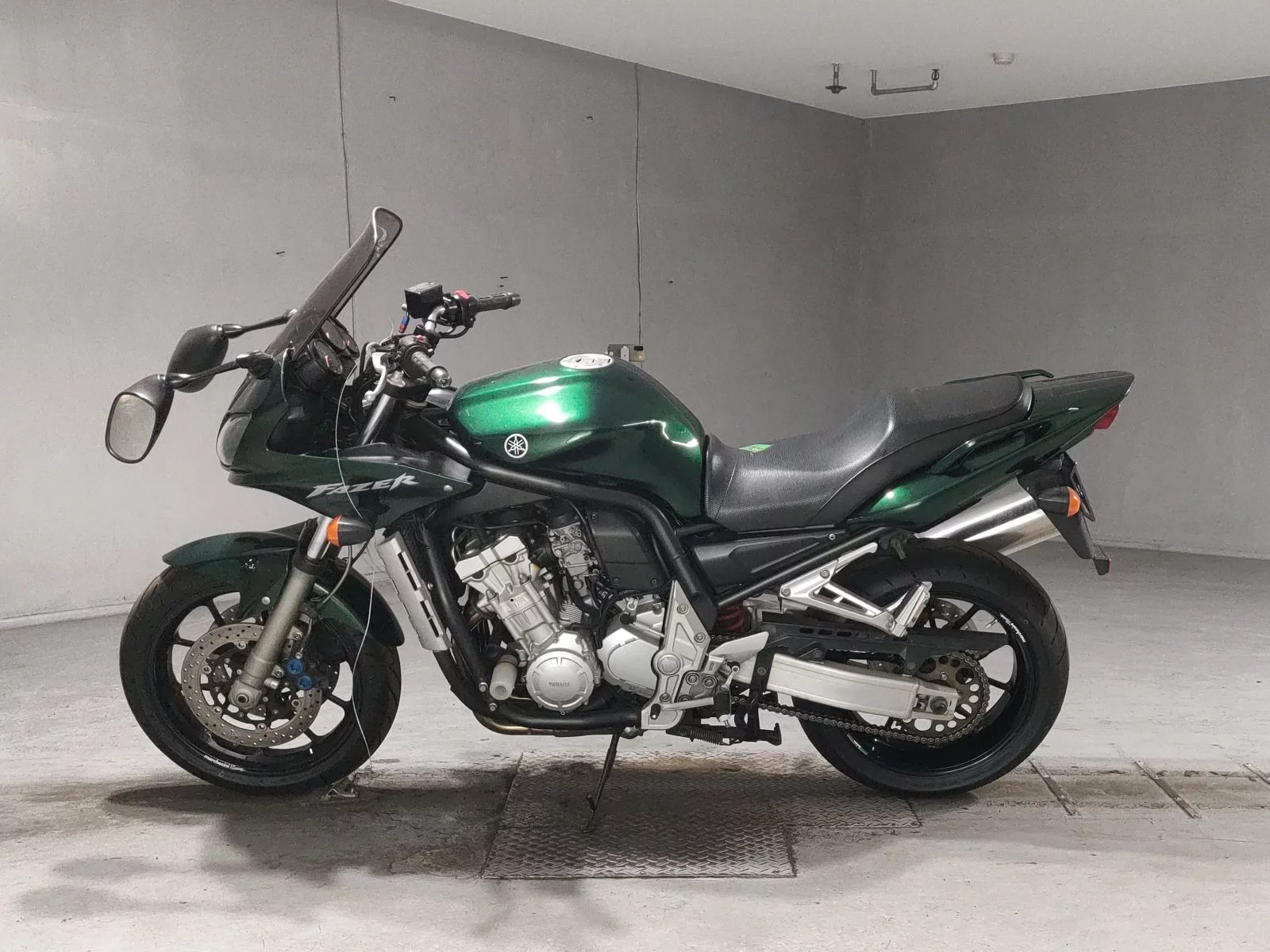 Yamaha FZS1000 FEATHER  с аукциона в Японии
