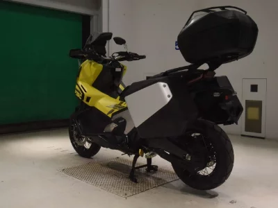 Honda X-ADV750-2