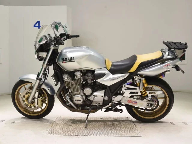 Yamaha XJR1300  с аукциона в Японии