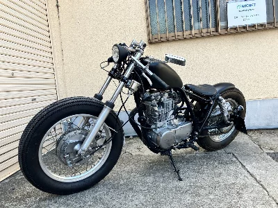 Yamaha SR400-1
