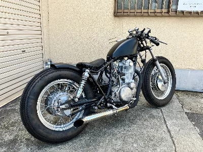 Yamaha SR400-1