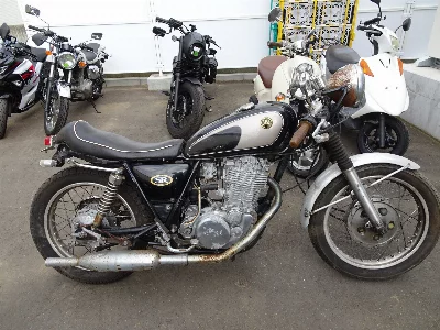 Yamaha SR400-1
