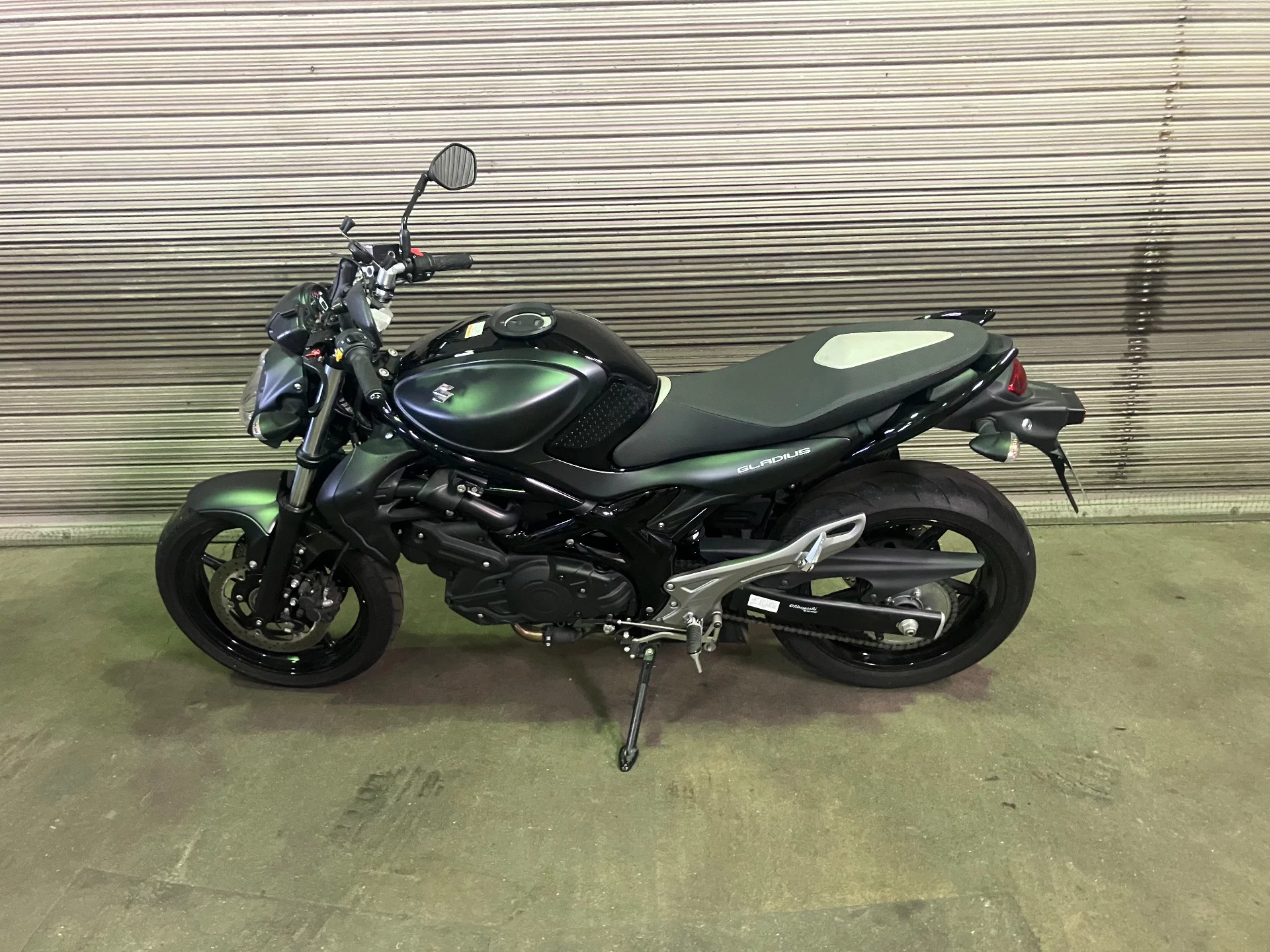 Suzuki GLADIUS400 ABS  с аукциона в Японии