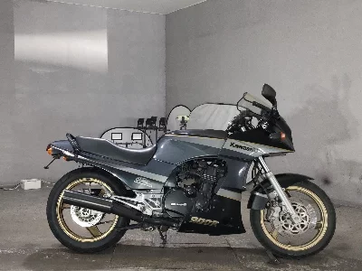 Kawasaki GPZ900R