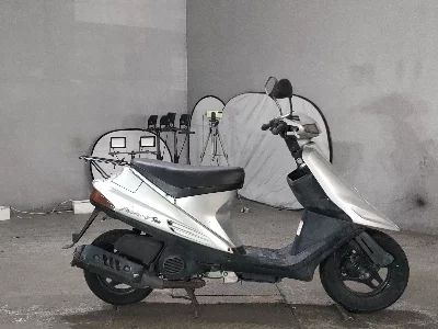 Suzuki ADDRESS V100