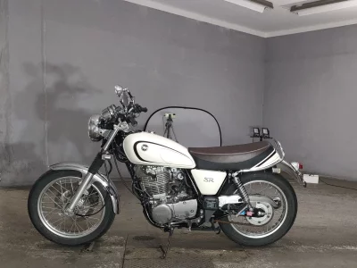 Yamaha SR400-1