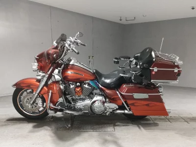 Harley-Davidson HARLEY FLHTCUSE1800CVO