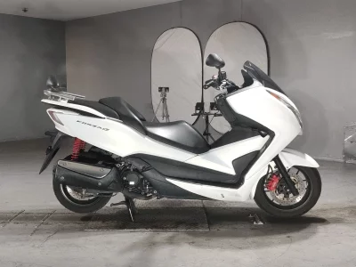 Мотоцикл из Японии Honda FORZA