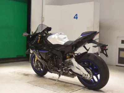 Yamaha YZF-R1M