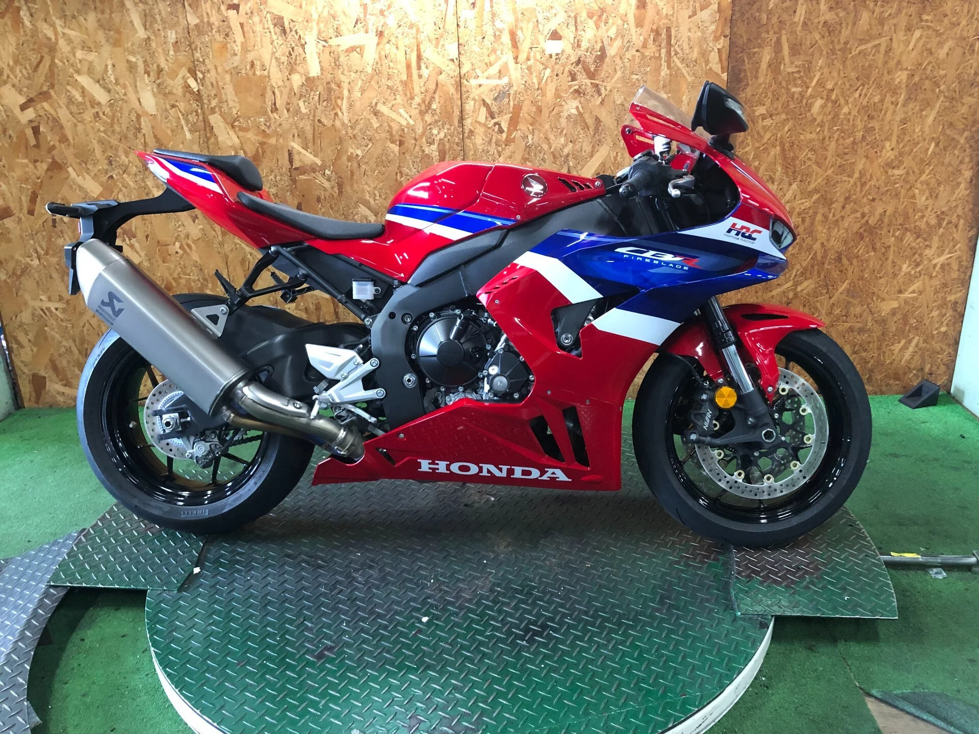 Honda CBR1000RR-R FB  с аукциона в Японии