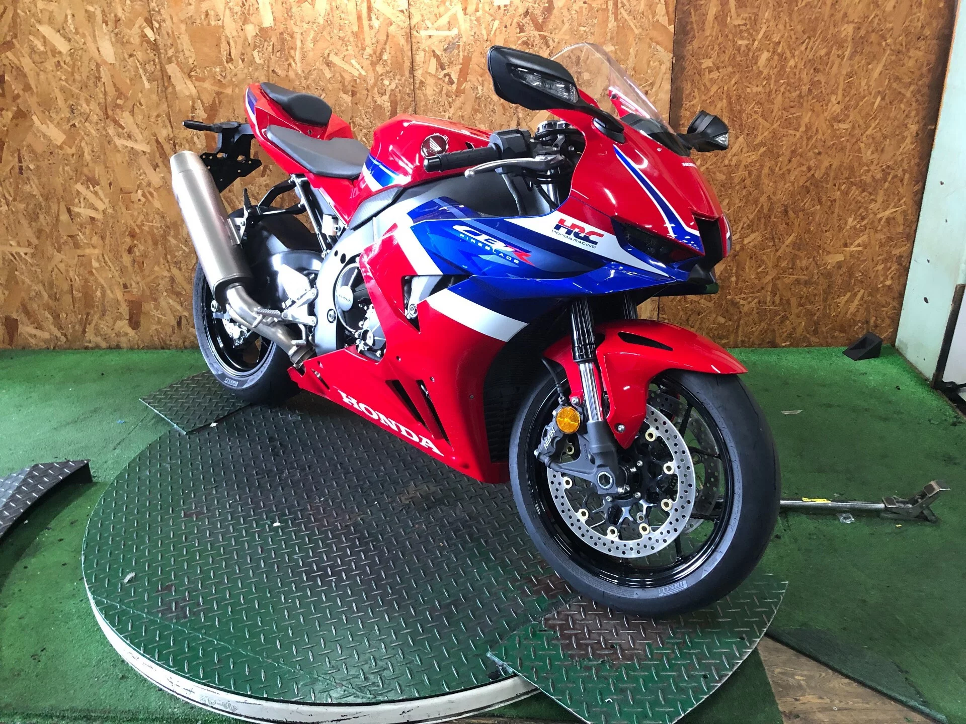 Honda CBR1000RR-R FB  с аукциона в Японии
