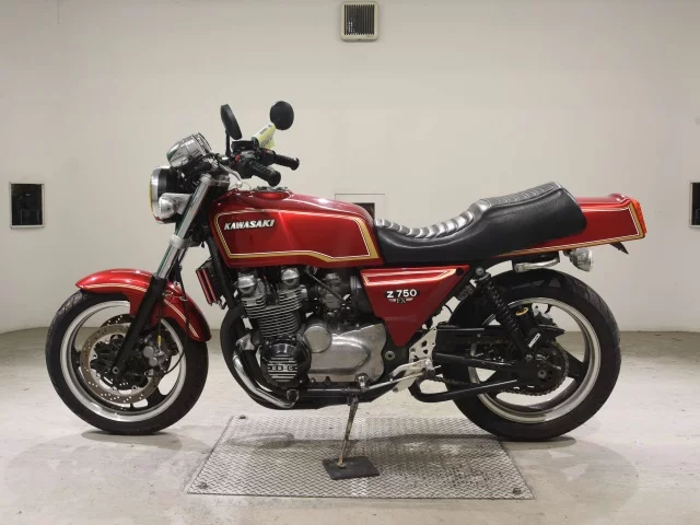 Kawasaki ZEPHYR750  с аукциона в Японии