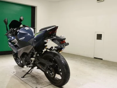 Kawasaki NINJA400-2