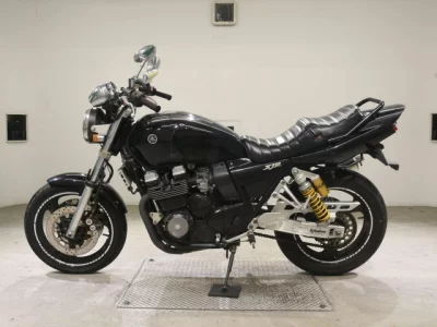 Yamaha XJR400R-3