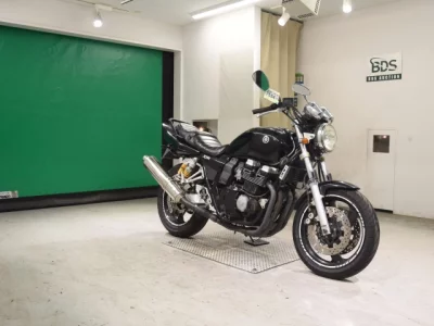 Yamaha XJR400R-3