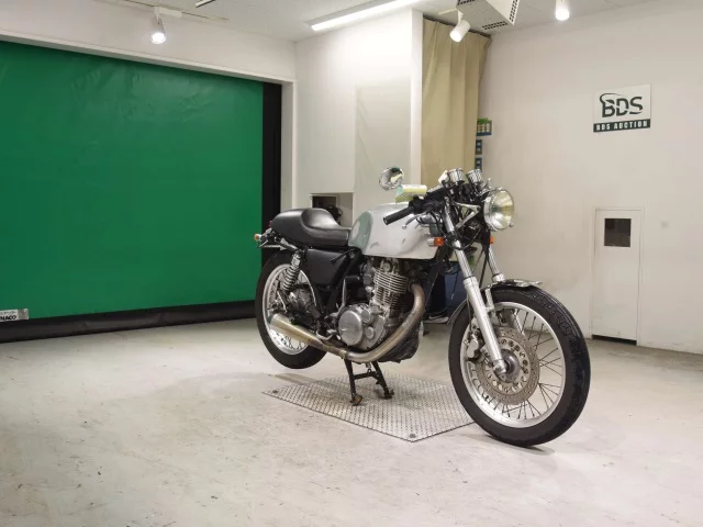 Yamaha SR400-3  с аукциона в Японии