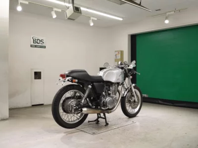 Yamaha SR400-3