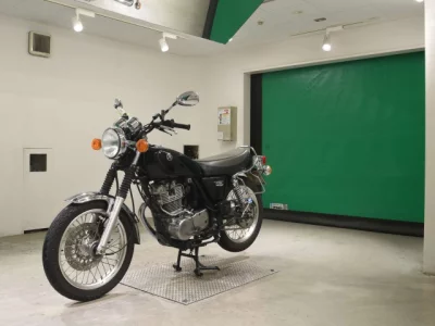 Yamaha SR400-4