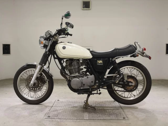 Yamaha SR400-4  с аукциона в Японии