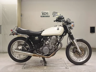 Yamaha SR400-4