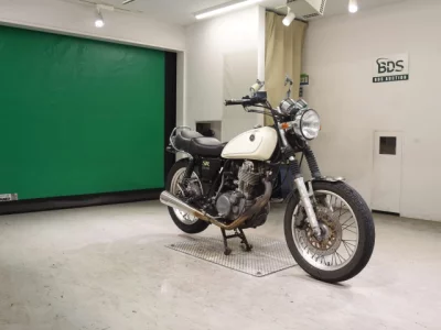 Yamaha SR400-4