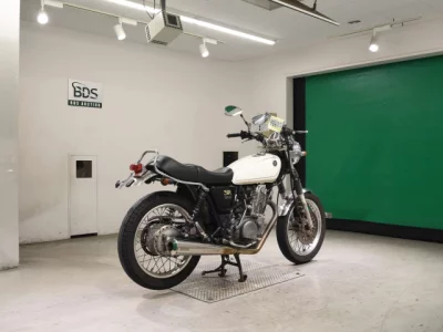 Yamaha SR400-4