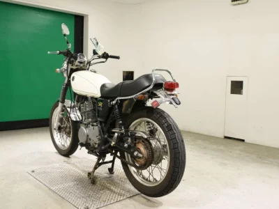 Yamaha SR400-4