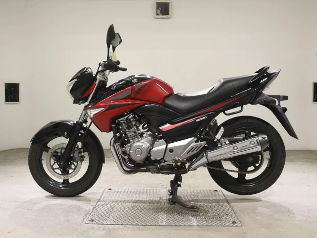 Suzuki GSR250  с аукциона в Японии