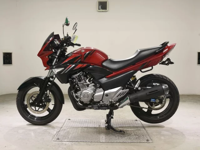 Suzuki GSR250  с аукциона в Японии