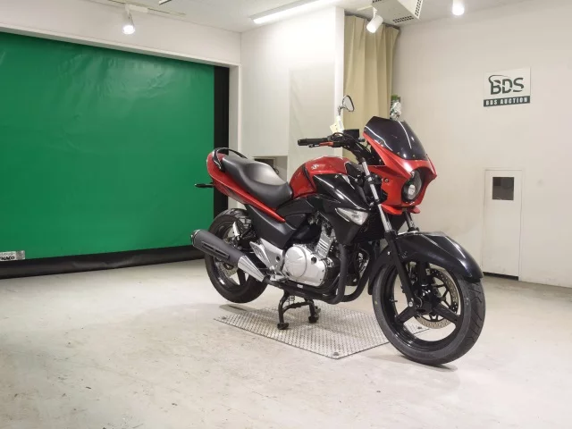 Suzuki GSR250  с аукциона в Японии
