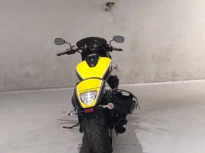 Suzuki BOULEVARDM109R