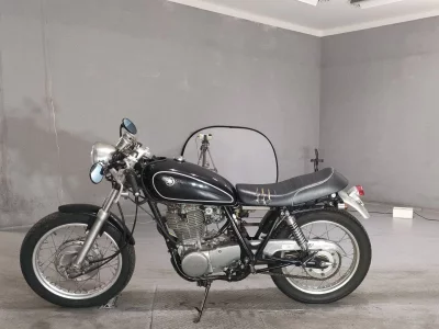 Yamaha SR400-1