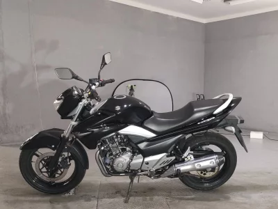 Suzuki GSR250