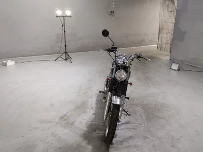 Yamaha SR400-1
