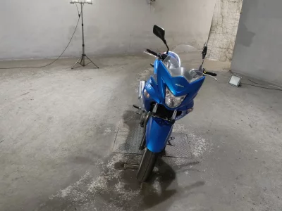 Suzuki GSR250S