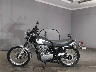 Yamaha SR400-1