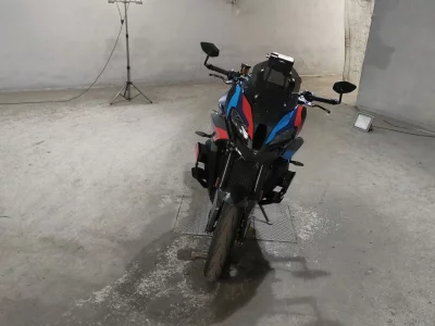 BMW BMW M1000XR