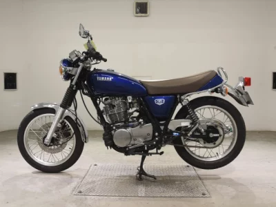 Yamaha SR400-5