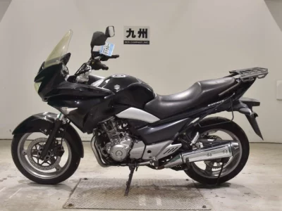 Suzuki GSR250S