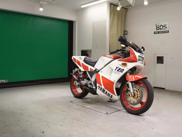 Yamaha TZR250-1  с аукциона в Японии
