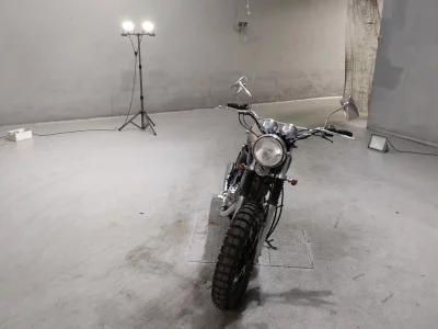 Yamaha SR400-1