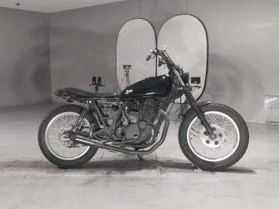 Yamaha SR400-1