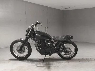 Yamaha SR400-1