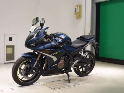 Honda CBR400R-2