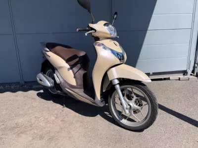 Мотоцикл из Японии Honda SH MODE