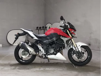 Suzuki GSR750